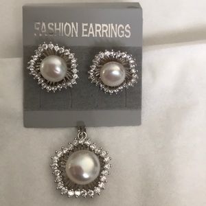 Sterling silver 925 set pearl cubic zirconia